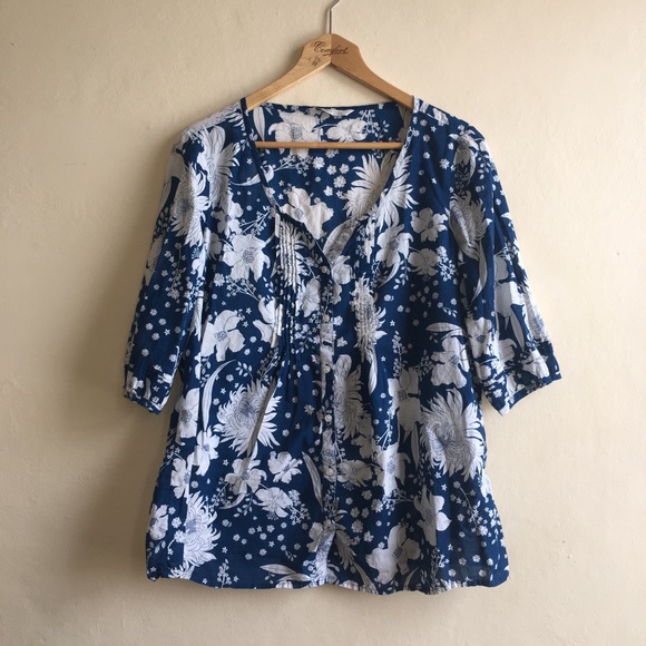 Old Navy Tops - Old navy peasant blue and white floral top